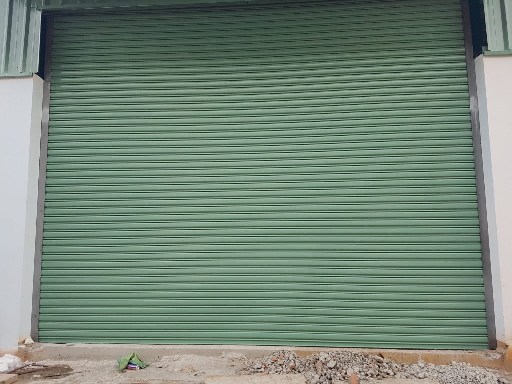 cửa cuốn kéo tay