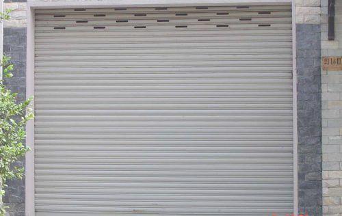 cửa cuốn kéo tay