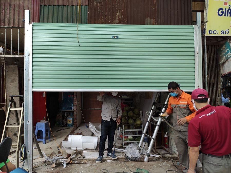 cửa cuốn kéo tay